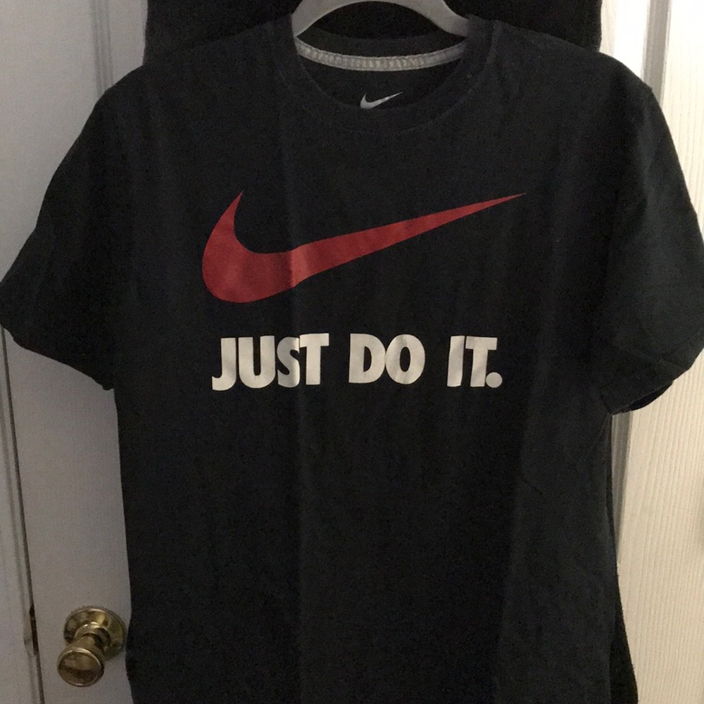 Black nike t-shirt